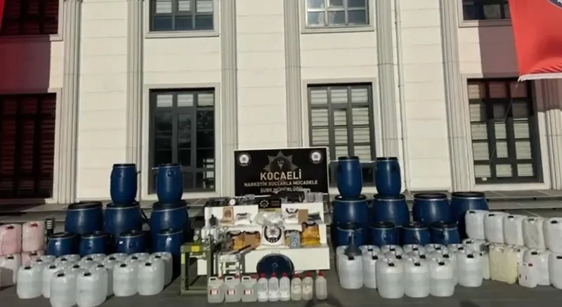3-ilde-zehir-tacirlerine-narkocelik-11-darbesi-suc-orgutu-elebasi-ve-13-supheli-yakalandi-608-kg-kokain-ele-ge-1712810922435.jpeg 3 ilde zehir tacirlerine NARKOÇELİK-11 darbesi! Suç örgütü elebaşı ve 13 şüpheli yakalandı: 608 kg kokain ele geçirildi-4