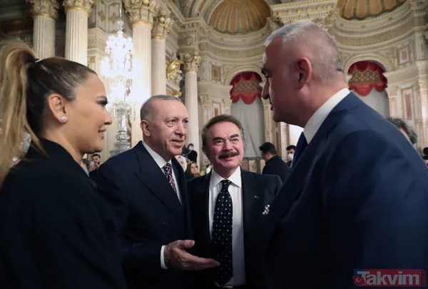 Hakan Ural Dolmabahçe Sarayı’nda gerçekleşen iftardan Başkan Recep Tayyip Erdoğan ile fotoğrafını paylaştı: "Sevmek ayıp mı yahu" - 45