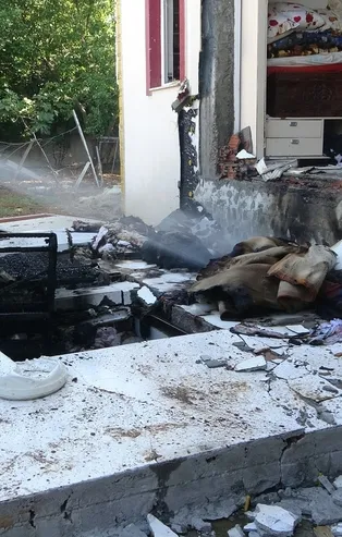 Adıyaman'da tek katlı ev bomba gibi patladı!