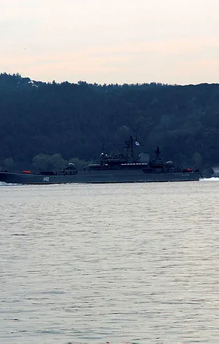 İstanbul Boğazı'nda dikkat çeken görüntü