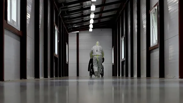 profesor-vatandasi-uyardi-vaka-sayilarini-dusuremezsek-kapanmak-zorunda-kalacagiz-1631961558621.jpg Profesör vatandaşı uyardı: Vaka sayılarını düşüremezsek kapanmak zorunda kalacağız-3