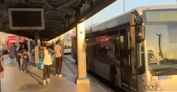 Avcılar'da metrobüs arızası: Yolcular bir sonraki durağa kadar yürüdü