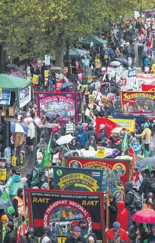 Londra’da hayat pahalılığına isyan: CHP'li Kılıçdaroğlu'nun para bulmaya gittiği İngiltere'de halk parasızlıktan sokaklara döküldü