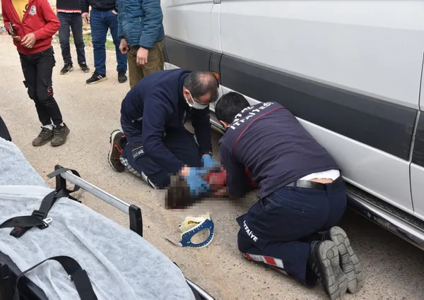 antalya-kepezde-servis-aracinin-altinda-kalan-suriye-uyruklu-cocuk-oldu-1640698958968.jpg Antalya Kepez'de servis aracının altında kalan Suriye uyruklu çocuk öldü-2