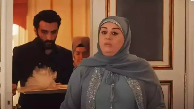 kizil-goncalarda-yildirim-gibi-veda-cuneyd-ve-zeynep-icin-aci-final-basrol-degisti-yerine-de-1715313393165.jpeg Kızıl Goncalar'da yıldırım gibi veda; Başrol değişti, yerine de... Cüneyd ve Zeynep için acı final!-7