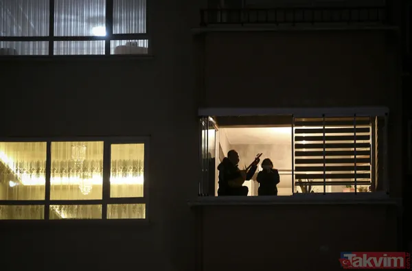 Sağlık Bakanı Fahrettin Koca İse, "Alkışlayalım! Ne Kadar Alkışlasak Azdır! Bugün Saat 14'Te Meclis'teki Konuşmamda Milletimin Temsilcilerini Özverili Sağlık...