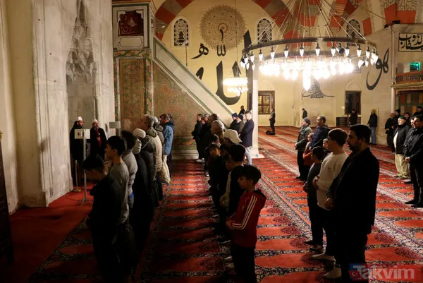 Regaip Kandili dualarla idrak edildi... Vatandaşlar camilere akın etti - 18