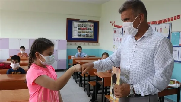 son-dakika-yuz-yuze-egitim-nasil-olacak-milli-egitim-bakanligi-tedbirleri-belirledi-1629490958086.jpg SON DAKİKA: Yüz yüze eğitim nasıl olacak? Milli Eğitim Bakanlığı tedbirleri belirledi-9