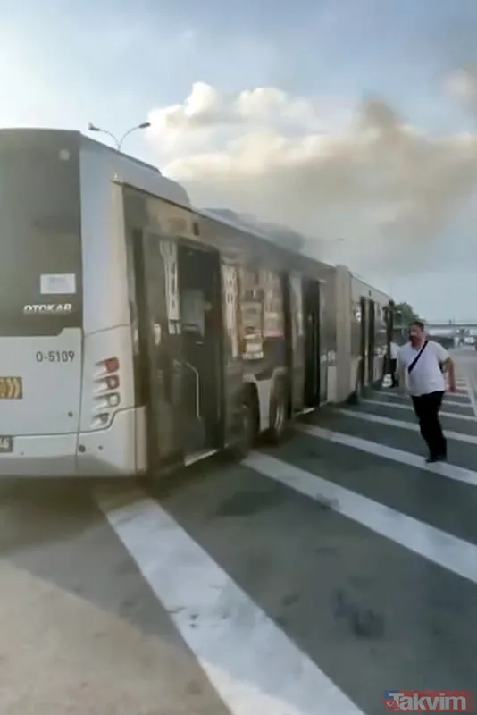 Avcılar'da metrobüs yangını: Yolcular tahliye edildi seferler aksadı - 2