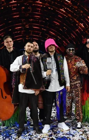Ukraynalı grup Eurovision’dan kazandığı kristal mikrofonu 900 bin dolara sattı