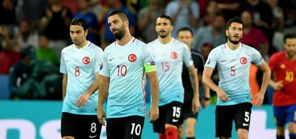 AVRUPA FUTBOL ŞAMPİYONASI'NDA TÜRKİYE TURNUVAYA GRUP AŞAMASINDA VEDA ETTİ