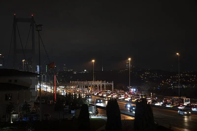 15 Temmuz Şehitler Köprüsü'nde yangın paniği (Takvim.com.tr)