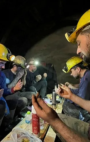 Zonguldak'ta maden işçileri ilk sahurlarını yerin metrelerce altında yaptı