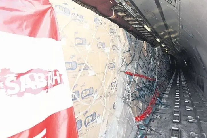 somalide-merhametin-turkuvaz-tonu-kitlikta-yardim-eli-kalkinmada-is-birligi-berat-albayrakin-temelini-attigi-f-1775974891624.jpeg Somali'de merhametin "Turkuvaz" tonu! Kıtlıkta yardım eli kalkınmada iş birliği: Berat Albayrak'ın temelini attığı filo petrol arıyor-2