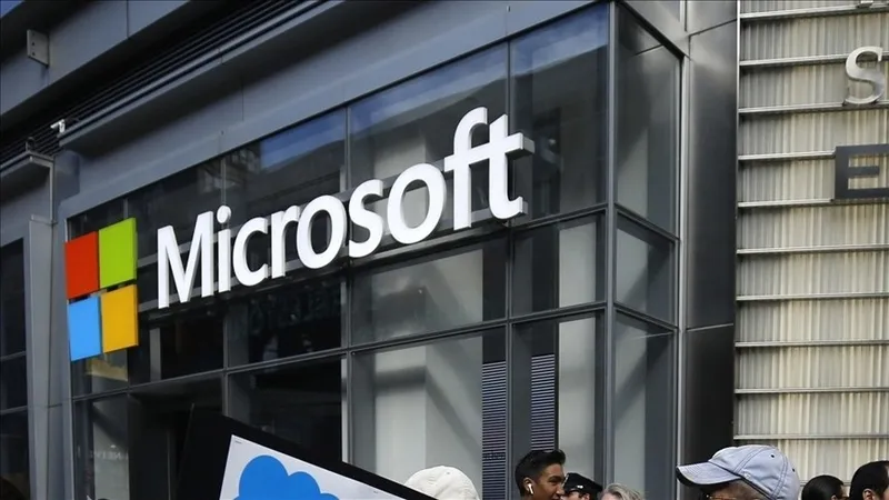 microsoft-sahnesinde-gazzedeki-soykirimi-protesto-edip-isten-cikarilan-muhendis-konustu-1771181714497.jpeg Microsoft’un İsrail’e hizmetine tepki gösterip işten kovulan mühendis Agrawal konuştu-4