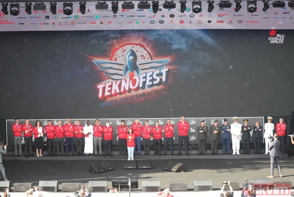 Başkan Erdoğan TEKNOFEST'te! Aziz Sancar ve öğrencilerle birlikte gösteriyi izledi - 23