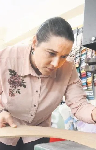 Eşine yardım için gitti, patron oldu