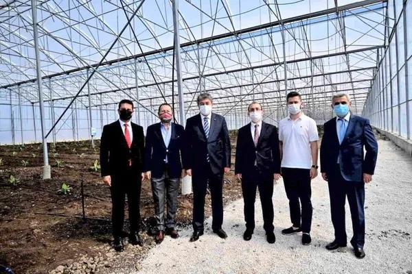 turkiyede-bir-ilk-organize-sanayi-bolgesine-muz-serasi-kuruldu-1633242332908.jpg Türkiye'de bir ilk! Organize sanayi bölgesine muz serası kuruldu-2