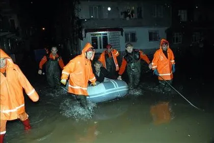 Bursa’da Ev ve İşyerlerini Su Bastı