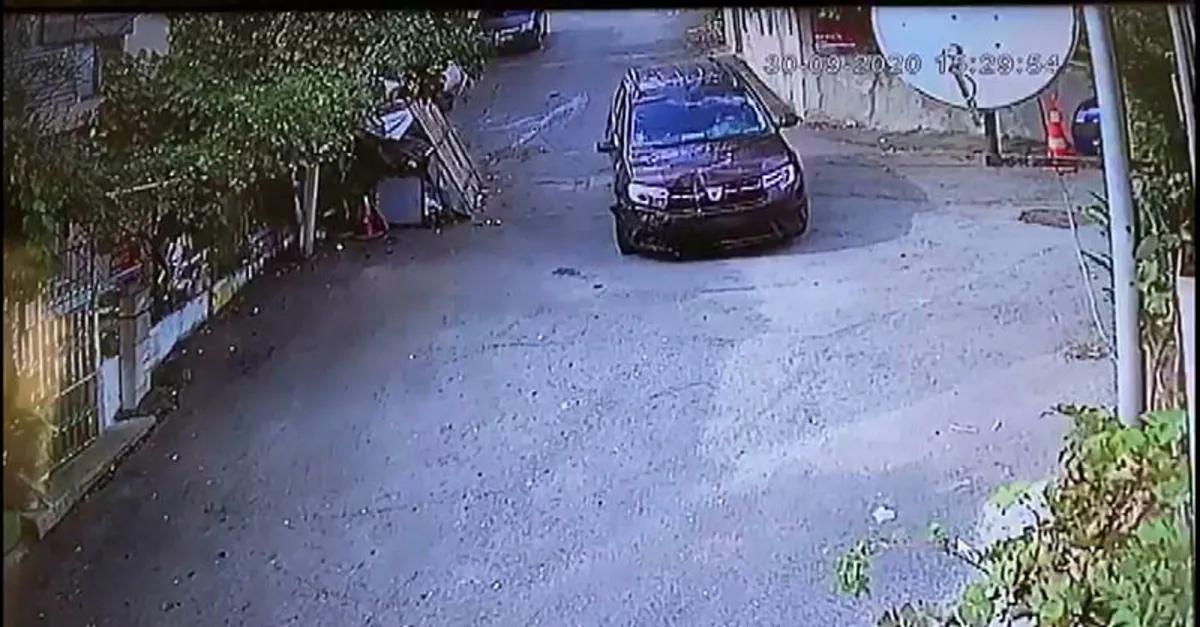 İstanbul'da koca dehşeti! Arabayla eve daldı