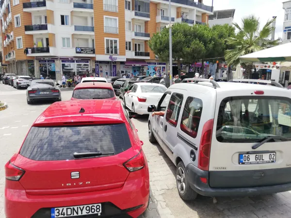 kurban-bayrami-tatilinde-nufusu-5-binden-75-bine-cikan-avsa-adasindan-donuste-trafik-kilitlendi-1627210811407.jpg Kurban Bayramı tatilinde nüfusu 5 binden 75 bine çıkan Avşa Adası'ndan dönüşte trafik kilitlendi-4