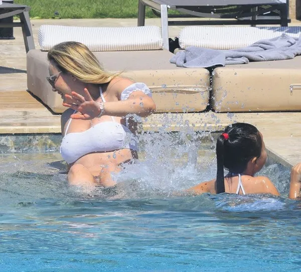 Mustafa Sandal, sosyetik sevgilisi Melis Sütşurup ile tatilde-5