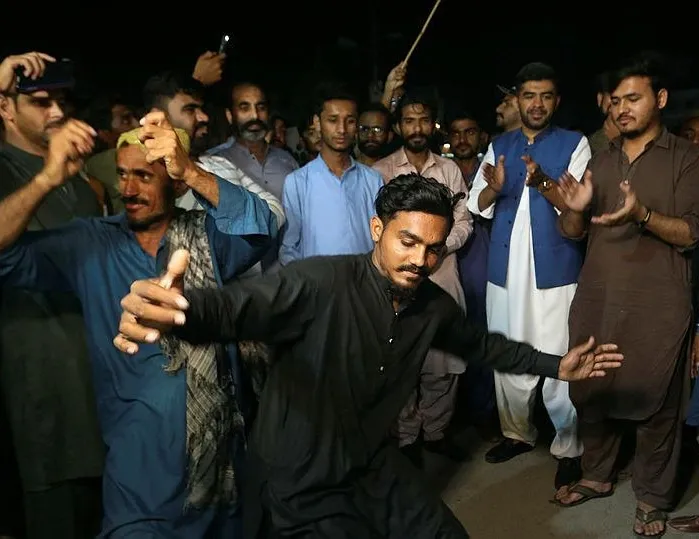 Pakistan’da neler oluyor?