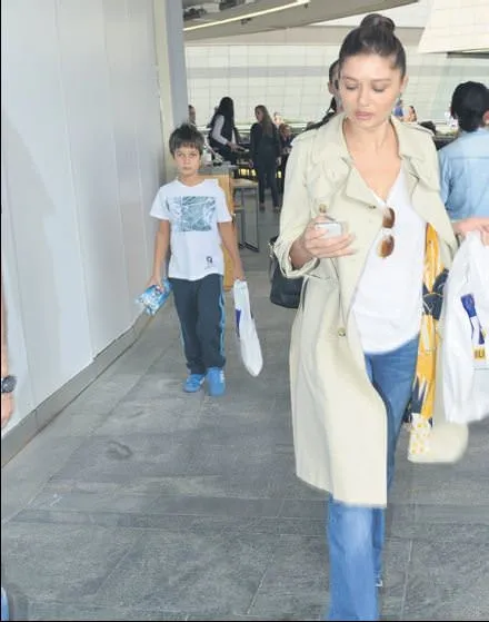 Kitap kurdu ana-oğul