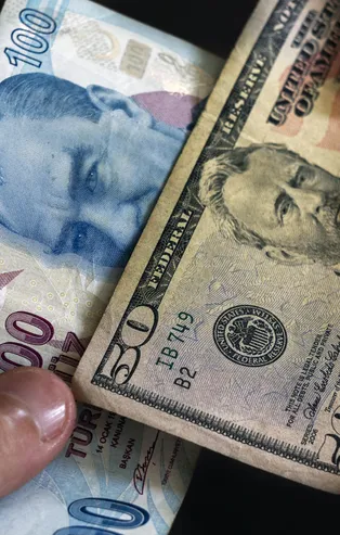 Yabancı yatırımcıdan şaşırtan dolar tahmini! Bir kez daha değiştirdiler...