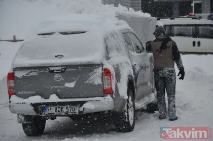 Uludağ’da kar yağışı iki gündür devam ediyor! Otomobiller kayboldu