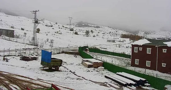 dogu-anadolu-degil-artvin-savsat-ve-ardanuca-mayista-kar-yagdi-1651755052423.jpg Doğu Anadolu değil! Artvin Şavşat ve Ardanuç'a mayısta kar yağdı-4
