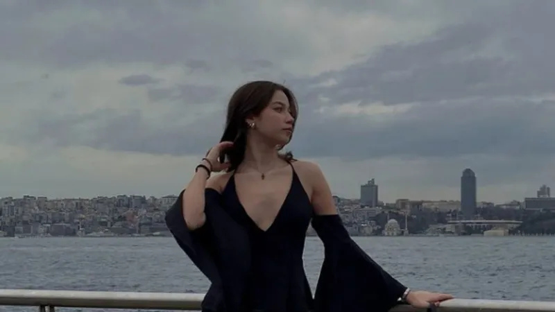 bahar-dizisiyle-ilgili-hic-bilmediginiz-gercek-ilk-sezonun-ardindan-ortaya-cikti-1721488957638.jpg İlk sezonun ardından ortaya çıktı! Bahar dizisiyle ilgili hiç bilmediğiniz gerçek!-5