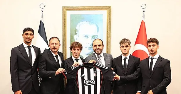Beşiktaş'ta 4 gence profesyonel sözleşme