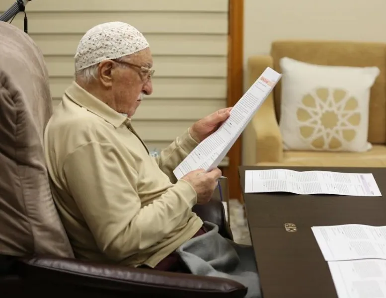 Lağım ağzıyla Türkiye’ye nefret kusarken fenalaştı