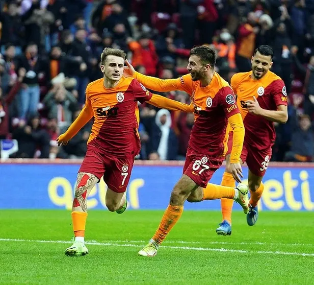 galatasaray-taraftarla-baristi-feghouli-ve-keremin-golleriyle-3-puani-hanesine-yazdirdi-1640467941396.jpeg Galatasaray taraftarla barıştı! Feghouli ve Kerem'in golleriyle 3 puanı hanesine yazdırdı-10