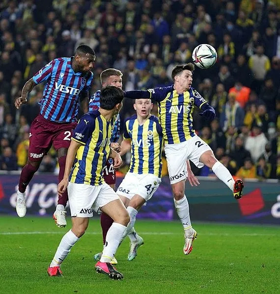 fenerbahce-trabzonspor-maci-canli-anlatim-izle-1646587494824.jpeg Kadıköy'de kazanan yok! (Fenerbahçe 1-1 Trabzonspor MAÇ SONUCU ÖZET)-7