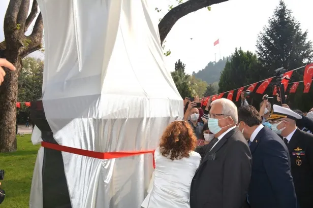 1603904019724.jpg Zonguldak’ın ilk milletvekili Tunalı Hilmi’nin heykeli açıldı-2