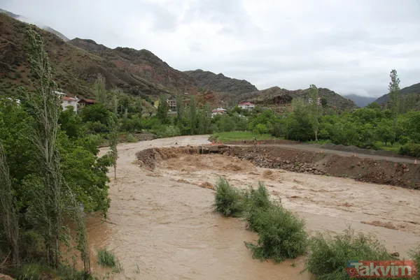 İlk defa oldu! Çoruh Nehri'ni besleyen Oltu Çayı baharde debisinin artması gerekirken kurudu - 4