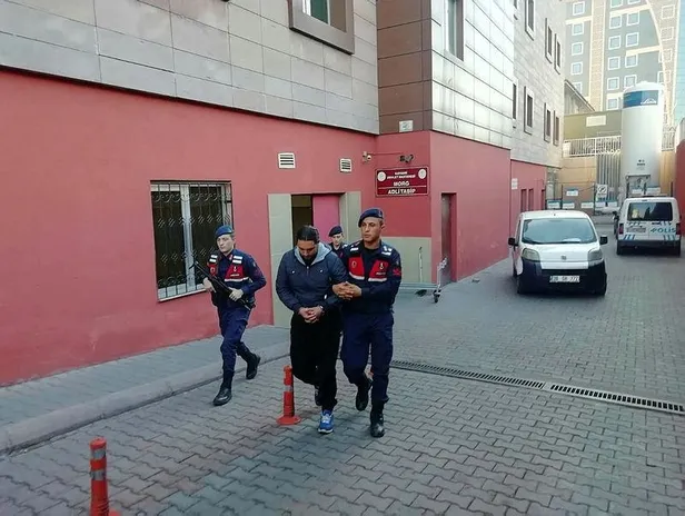 Son dakika: Kayseri'de DEAŞ operasyonu: Elebaşı Ebubekir el-Bağdadi'nin gözaltına alınan 2 akrabası tutuklandı-1