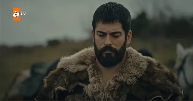 kurulus-osman-yine-milyonlari-ekrana-kitlitledi-osman-bey-babasi-ertugrul-beyin-mezarinda-soz-verdi-fethettigin-topraklari-1609356409501.jpg Kuruluş Osman yine milyonları ekrana kitlitledi! Osman bey babası Ertuğrul Bey'in mezarında söz verdi! “Fethettiğin toprakları..."-3