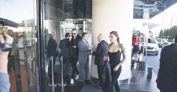 Beşiktaş’ın Alman yıldızı Loris Karius, sevgilisi Sophia Thomalla’yla Zincirlikuya’daki bir otele girerken görüntülendi