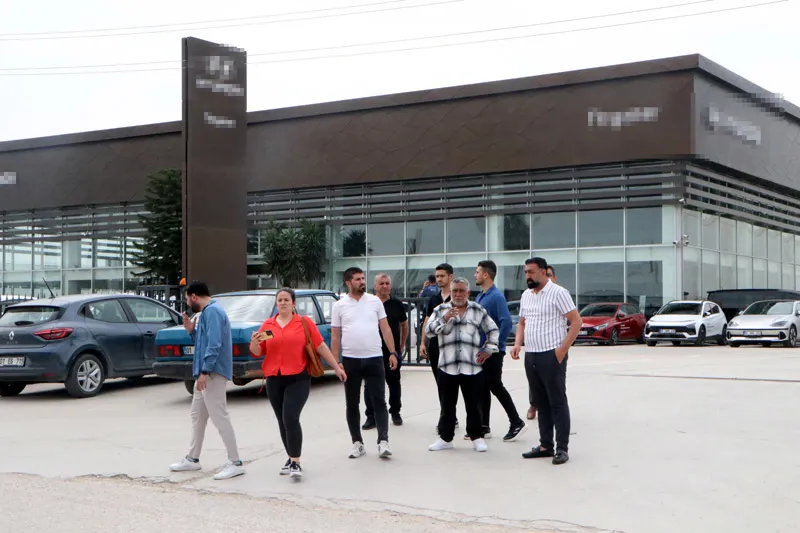 Sıfır otomobilleri sahte plaka ve ruhsatla satıp, parasını zimmetine geçirdi (DHA)