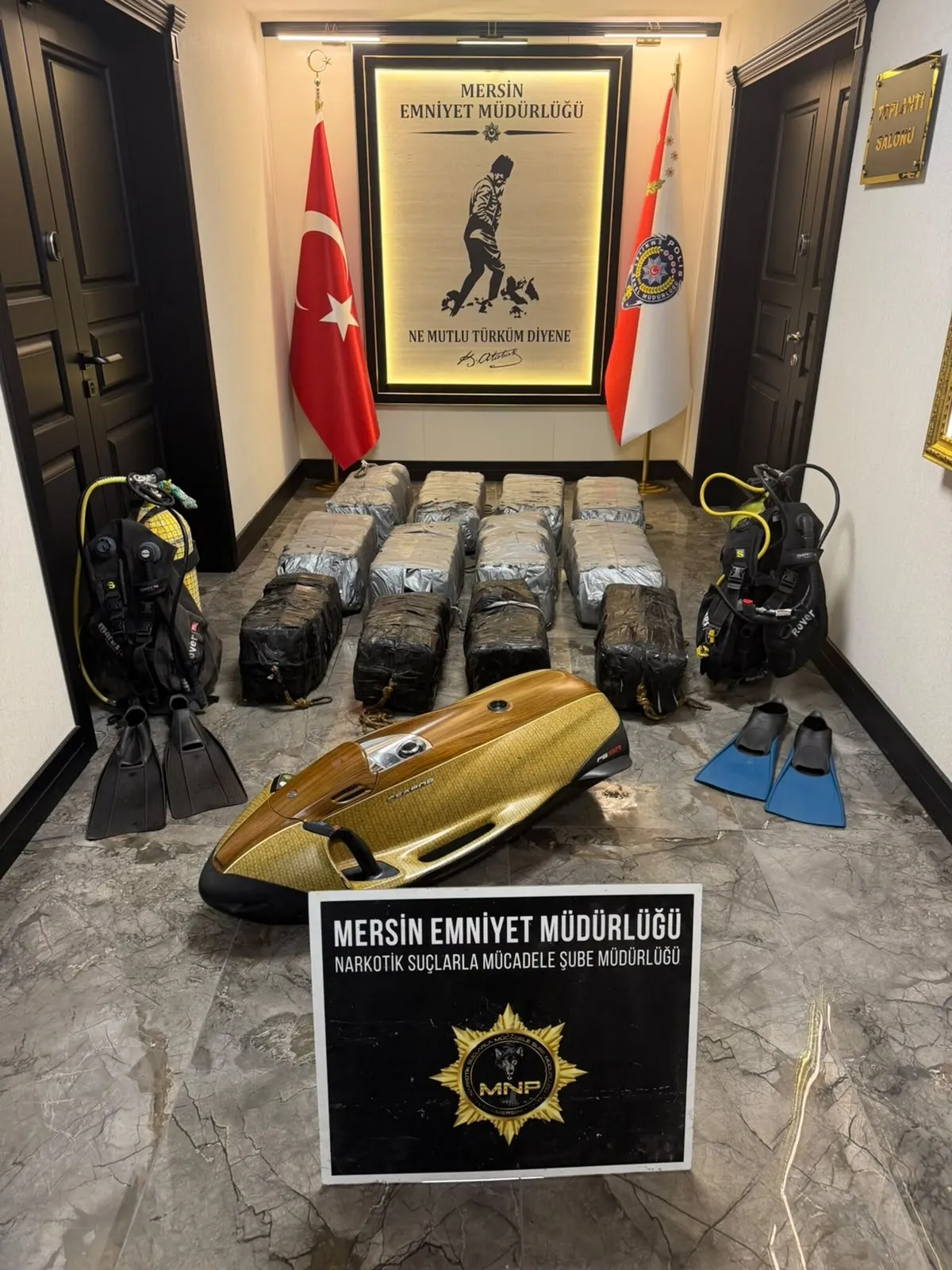 1789390740932.jpeg Santos'tan Mersin'e uzanan 350 kiloluk uyuşturucu rotası: Dalgıçların günlerce süren hazırlığı deşifre oldu-6