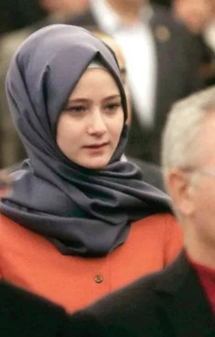 Şehir Üniversitesi'nde öğrencileri "sokağa çıkarmak" isteyen grubun başı Davutoğlu'nun kızı çıktı