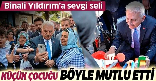 Binali Yıldırım küçük çocuğu böyle sevindirdi