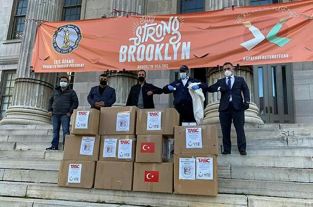 Son dakika: ABD'deki Türk toplumundan sağlık çalışanlarına ekipman yardımı