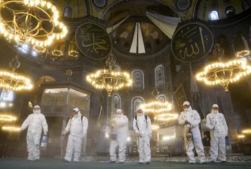 Ayasofya Camii 11 ayın Sultanı Ramazan'a hazır! Gül suyuyla yıkandı