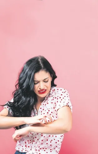 Yağlı karaciğer kaşındırır! Uzmanlar, karaciğer yağlanmasının ciltte yol açtığı şikayetleri sıraladı...