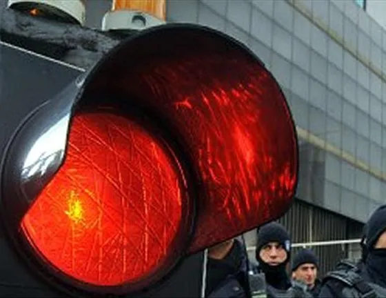 Kırmızı ışıkta geçmeye ısrar edene ehliyet iptali: Yeni düzenleme geliyor