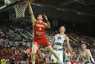 12 Dev Adam'dan 5'te 5'le 2. tur! Türkiye Bosna Hersek'i 82-75 yendi